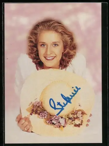 AK Sängerin Stefanie Hertel mit Sonnenhut, Autograph