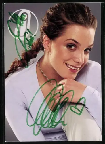AK Sängerin Judith mit verführerischem Lächeln, Autograph