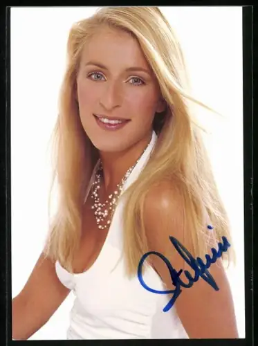 AK Sängerin Stefanie Hertel lächelt in die Kamera, Autograph