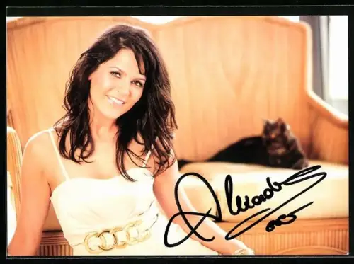 AK Musikerin Alexandra Lexer mit Katze, Autograph