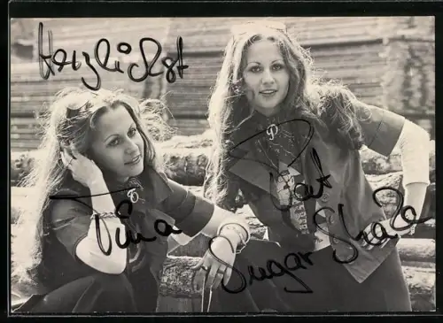 AK Musikerinnen Pat & Tina Stern im Porträt mit Autographen