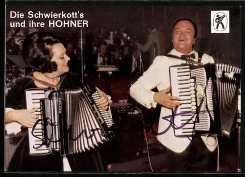 AK Musiker Die Schwierkott`s mit Akkordeons, Autograph