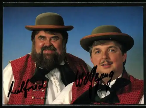 AK Musiker Die Wildecker Herzbuben, Musikerduo in Tracht mit Autographen