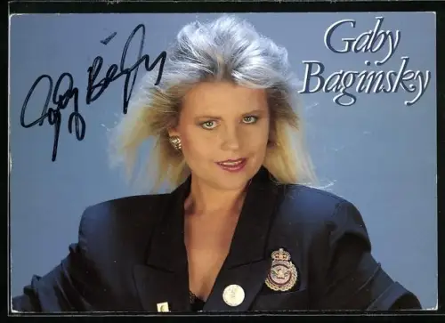 AK Musikerin Gaby Baginsky mit wehendem Haar, Autograph