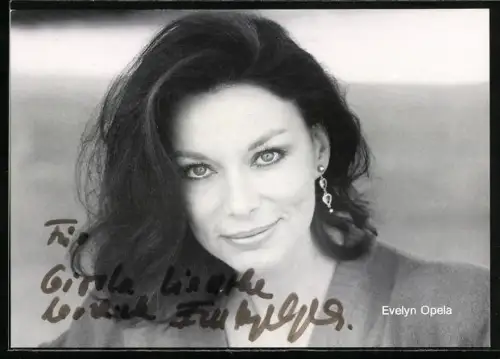 AK Musikerin Evelyn Opela im Porträt, Autograph