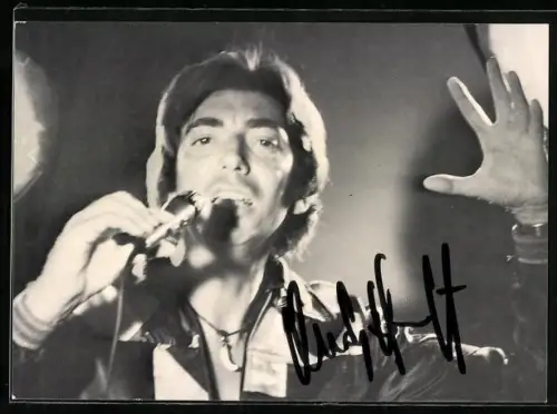 AK Musiker Andreas Hauff singend im Porträt, Autograph