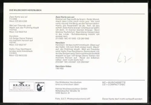 AK Musiker Die Wildecker Herzbuben in Tracht vor einer Burganlage, Autograph