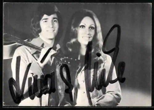 AK Musiker Nina & Mike mit Gitarre, Autographen