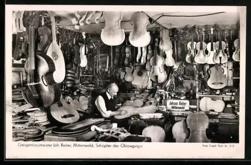 AK Mittenwald, Geigenbaumeister Johann Reiter bei der Arbeit, Schöpfer der Oktavgeige