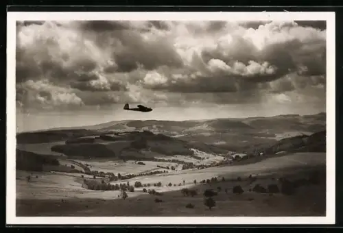 AK Segelflugzeug fliegt über das Fuldatal