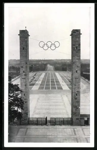 AK Berlin, Reichssportfeld, Blick von der Deutschen Kampfbahn durch das Osttor zur Olympiade