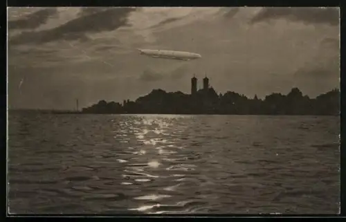 AK Friedrichshafen, Abendstimmung beim Königlichen Schloss, Zeppelin beim Flug über die Stadt