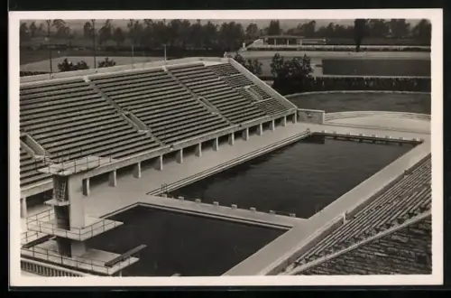 AK Berlin, Olympiastadion, Blick von der Deutschen Kampfbahn auf das Schwimmbecken