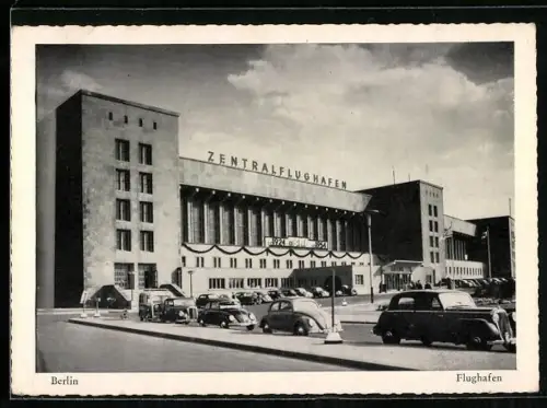 AK Berlin, Flughafen, Gebäude und parkende Autos