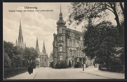 AK Oldenburg / Gr., Strassenpartie Innerer Damm mit Schloss und Lambertikirche