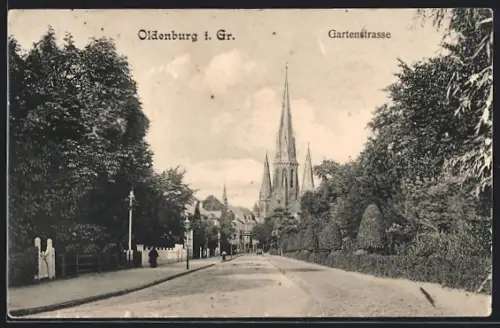 AK Oldenburg i. Gr., Gartenstrasse mit Blick zur Kirche