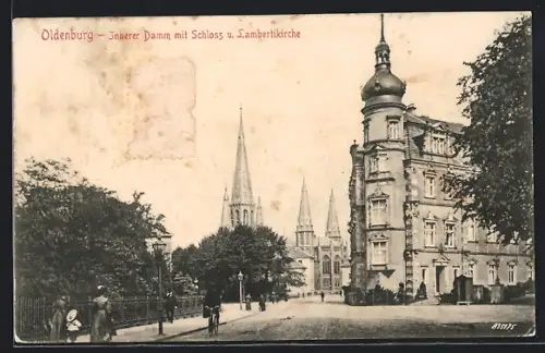 AK Oldenburg / Gr., Strassenpartie Innerer Damm mit Schloss und Lambertikirche