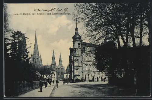 AK Oldenburg / Gr., Strasse Innerer Damm mit Schloss u. Lambertikirche