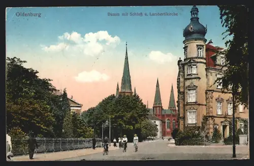 AK Oldenburg / Gr., Strassenblick auf Damm mit Schloss und Lambertikirche