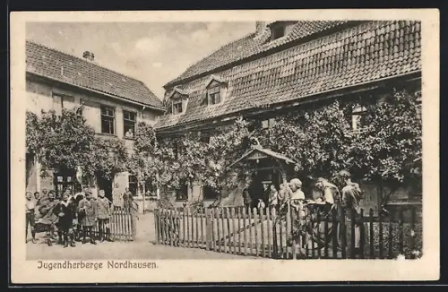 AK Nordhausen, die Jugendherberge mit Wandergruppe