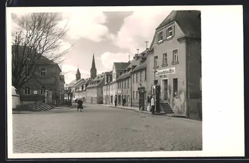 AK Münchberg /Obfr., Strassenpartie mit Lebensmittelhaus Höhn