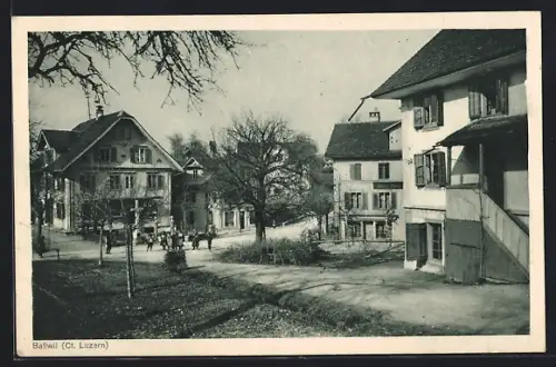 AK Ballwil /Luzern, Strassenpartie mit Denkmal