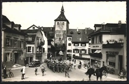 AK Liestal, Ober Tor, marschierendes Regiment