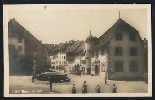AK Brugg, Hofstatt, Kinder auf einem Platz im Ort