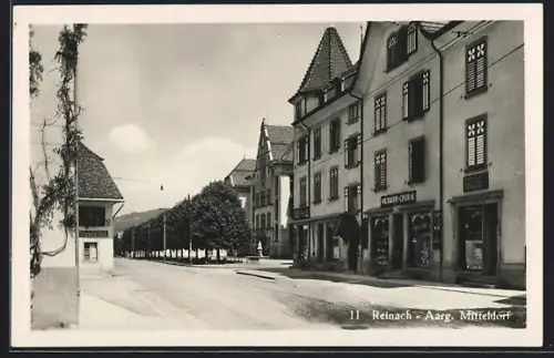 AK Reinach /Aarg., Mitteldorf, Strassenpartie mit Geschäften