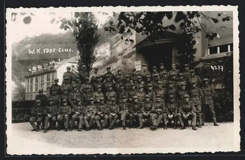 Foto-AK Klus, Soldatengruppe vor dem alkoholfreien Restaurant, W. K. 1933