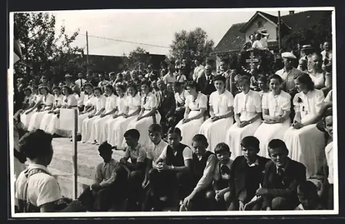 Foto-AK Fislisbach, Gruppenbild weiss gekleideter Frauen