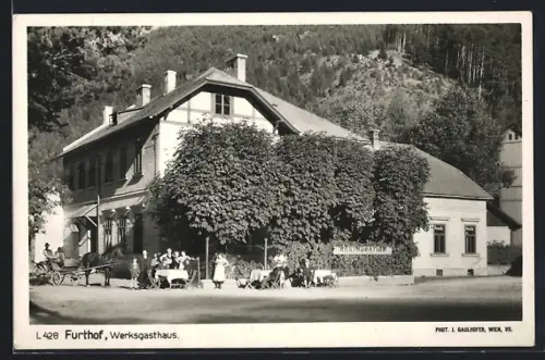 AK Hohenberg /N.-Oe., Furthof, Blick auf das Werksgasthaus mit Besuchern