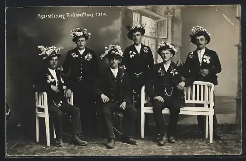 AK Zell am Moos, Assentierung 1914, Männergruppe blumengeschmückten Hüten