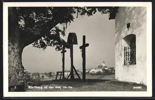 AK Wartberg ob der Aist, Flurkreuz, Im Hintergrund Kirche