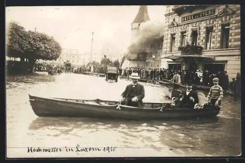 Foto-AK Luzern, Hochwasser 1910, Boote vor dem Hotel du Cygne
