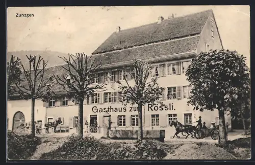 AK Zunzgen, Gasthaus zum Rössli und ankommende Kutsche