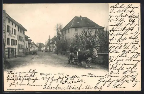 AK Klingnau, Strassenpartie mit Gasthaus, Bauer am Karren mit vorgespannter Kuh