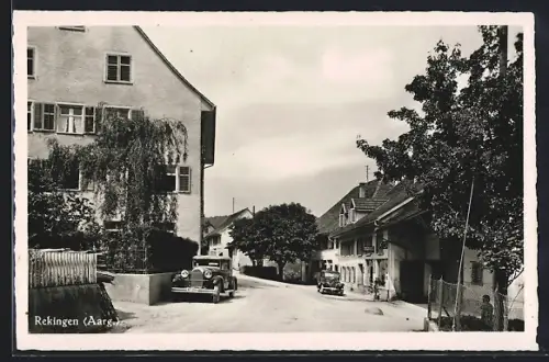 AK Rekingen /Aarg., Ortspartie mit Wohnhäusern, Automobile am Strassenrand