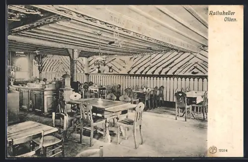 AK Olten, Reataurant Rathskeller Olten, Innenansicht Speisesaal mit historischen Waffen