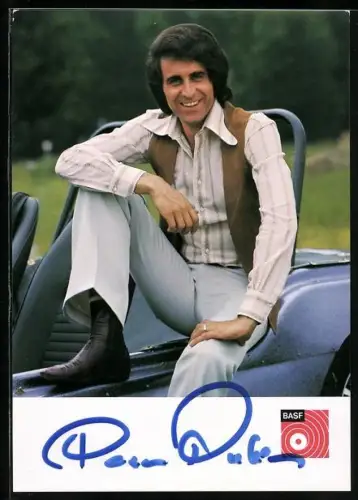 AK Musiker Peter Rubin auf einem Auto sitzend, Autograph