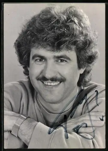 AK Musiker Tony lächelnd im Porträt, Autograph