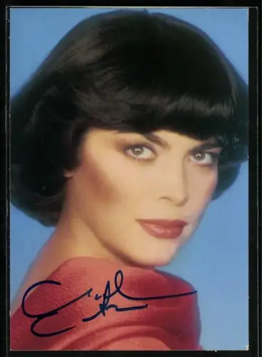 AK Musikerin Mireille Mathieu in rotem Kleid, Autograph