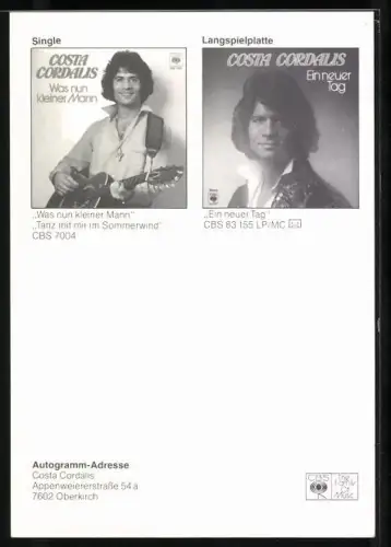 AK Musiker Costa Cordalis vor blauem Hintergrund, Autograph