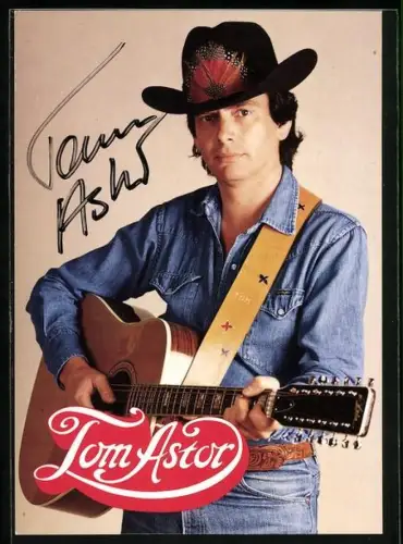 AK Musiker Tom Astor mit Hut und Gitarre, Autograph