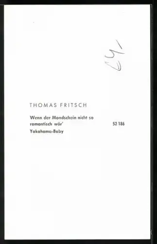 AK Musiker Thomas Fritsch lächelnd zur Seite blickend, Autograph