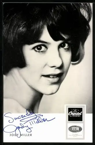 AK Musikerin Jody Miller in die Kamera blickend, Autograph