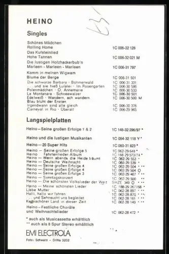 AK Musiker Heino mit ernster Miene in die Kamera schauend, Autograph