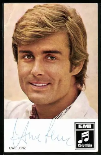 AK Musiker Uwe Lenz mit leichtem Lächeln, Autograph