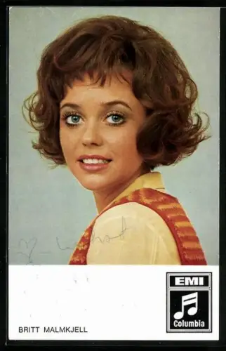 AK Musikerin Britt Malmkjell in die Kamera blickend, Autograph