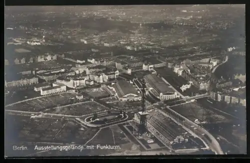 AK Berlin-Charlottenburg, Ausstellungsgelände mit Funkturm vom Flugzeug aus